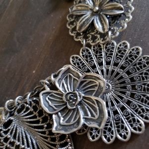 Premier designs gun metal Gray flower necklace